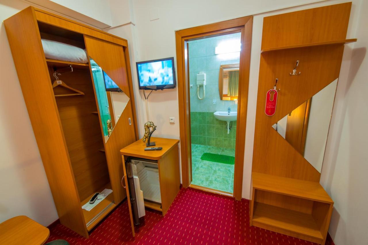 Hotel Sir Orhideea Bukarest Exterior foto